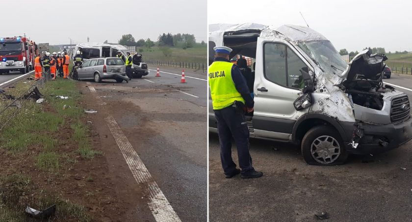 Wypadek na A1 w regionie. Ford uderzył w bariery i dachował. 6 osób trafiło do szpitali [ZDJĘCIA]