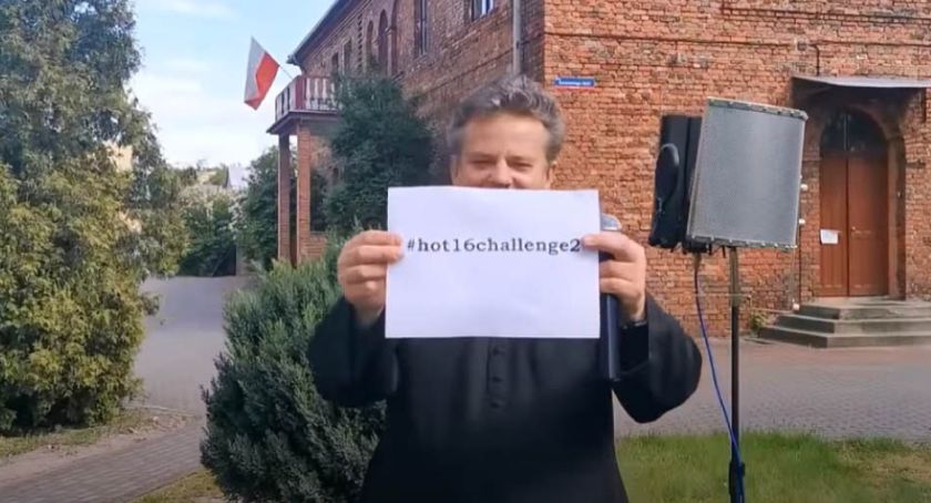 Hot16challenge2: Rapujący ksiądz z Włocławka podbija sieć. To trzeba zobaczyć