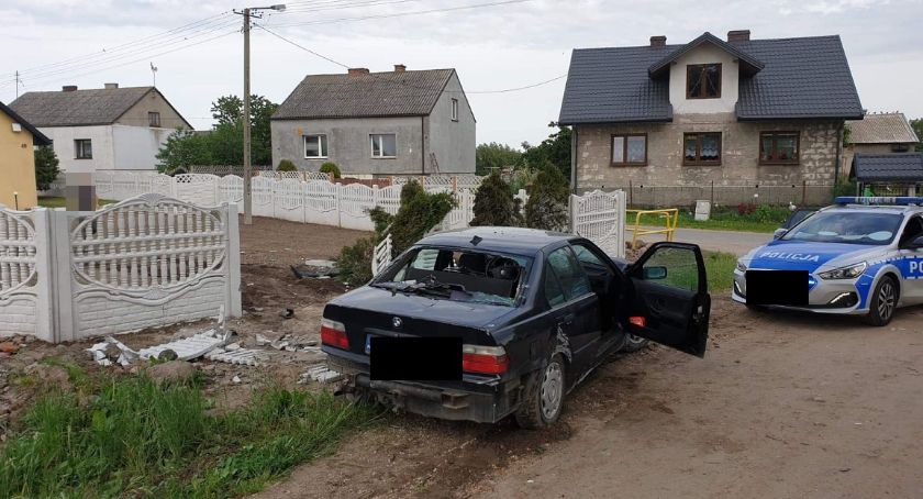 Wjechał w ogrodzenie w regionie. Miał blisko 3 promile
