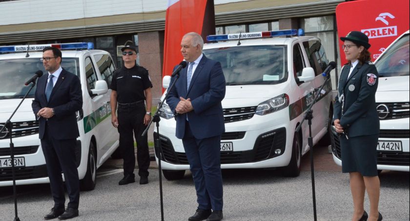 PKN ORLEN wspiera walkę z szarą strefą. Samochody z Orlenu dla Krajowej Administracji Skarbowej