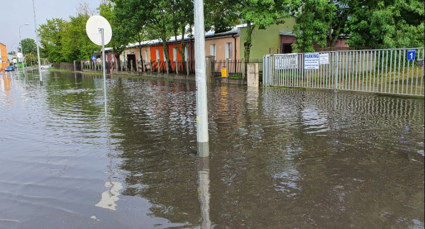 Ulewa przeszła przez Włocławek. Zalane ulice [VIDEO, ZDJĘCIA]