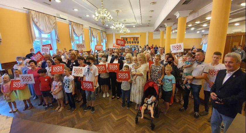 Minister Marlena Maląg we Włocławku przekonywała do głosowania na Andrzeja Dudę [VIDEO, FOTO]