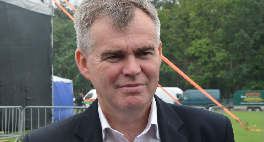 Ile zarobił burmistrz Izbicy Kujawskiej?