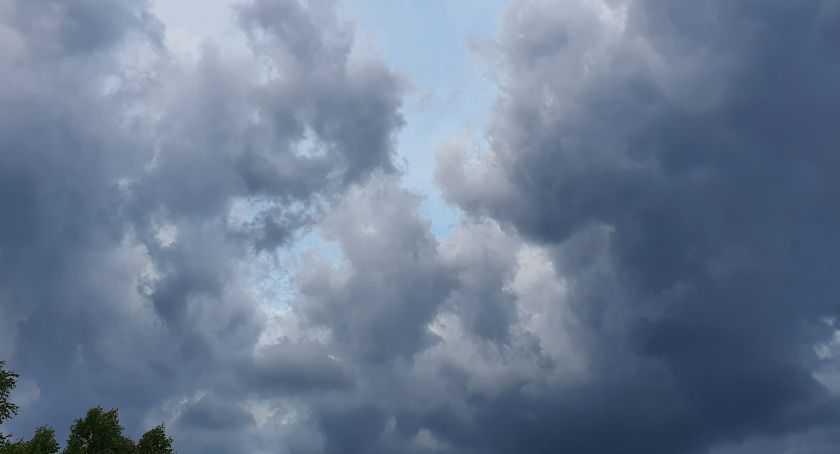 IMGW ostrzega: Nadchodzą burze i deszcz we Włocławku i okolicach. Możliwy również grad 
