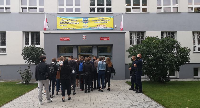 Alarm bombowy w Zespole Szkół Ekonomicznych we Włocławku [ZDJĘCIA]