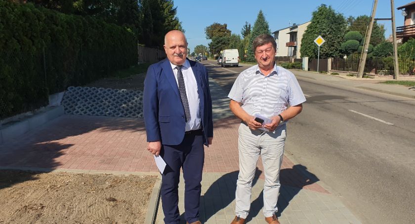 Nowy chodnik w Chodczu dla komfortu i bezpieczeństwa pieszych