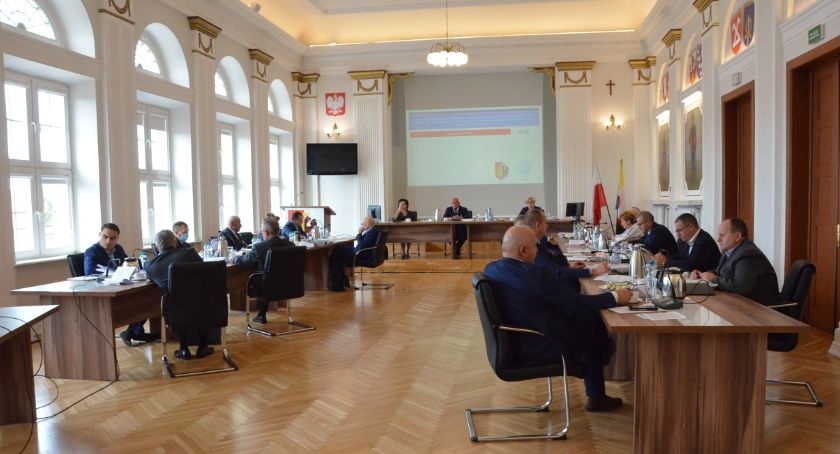 Rada Powiatu we Włocławku: Dodatkowe środki na walkę z koronawirusem