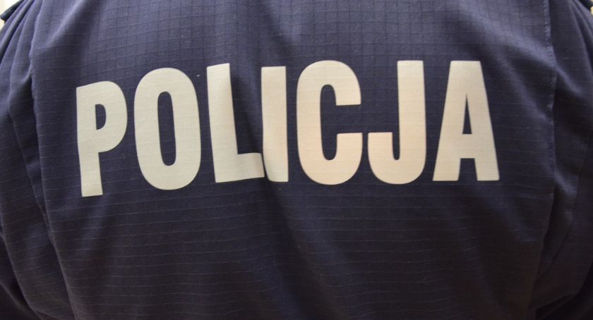 Kradzież w drogerii we Włocławku. Jak rozpoznajesz osoby z wizerunku ZADZWOŃ!