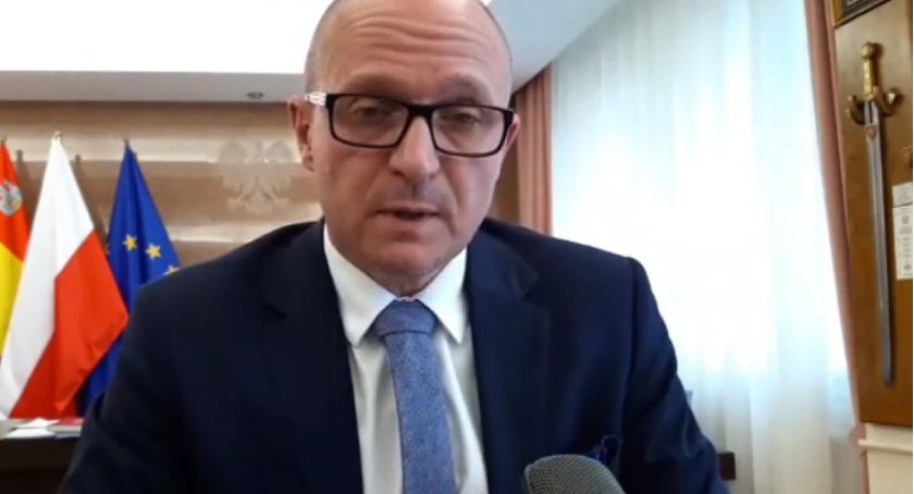 Koronawirus Włocławek: blisko 600 osób na kwarantannie, 8 osób zmarło. Co ze szkołami ?