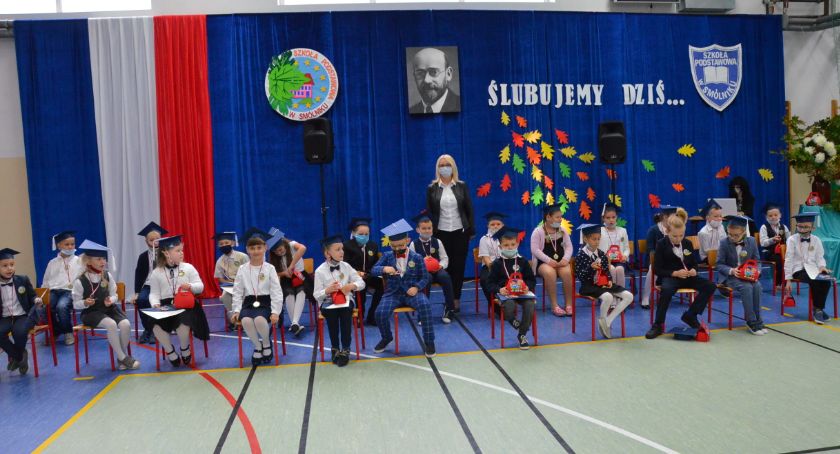 Ślubowanie klasy pierwszej w szkole w Smólniku [ZDJĘCIA]