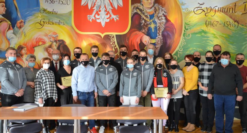Burmistrz Stanisław Budzyński dziękował za sukcesy KSS Husarii Lubraniec [ZDJĘCIA]