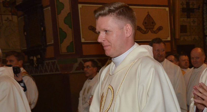 Proboszcz katedry we Włocławku Michał Krygier w ciężkim stanie! Przeszedł zakażenie koronawirusem