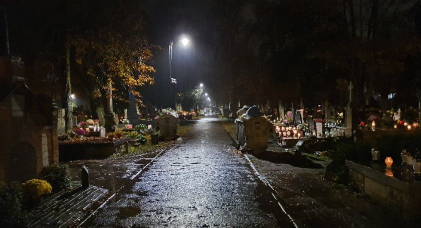 Włocławek. Duże podwyżki na cmentarzach? Czy opłaty poszybują w górę? [STAWKI OPŁAT]