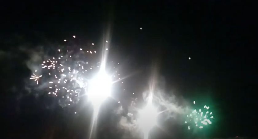 Powitanie Nowego Roku 2021 we Włocławku. Tak to świętowali mieszkańcy miasta [VIDEO]