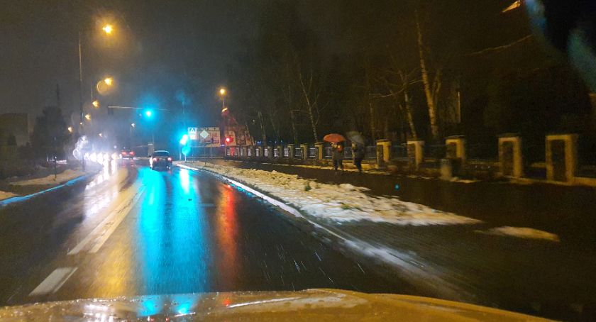 Ślizgawka na drogach i ulicach Włocławka i okolic. Będzie niebezpiecznie