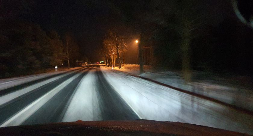 Czeka nas ciężka noc i poranek. Będzie padał marznący śnieg i deszcz. To nie koniec złych informacji