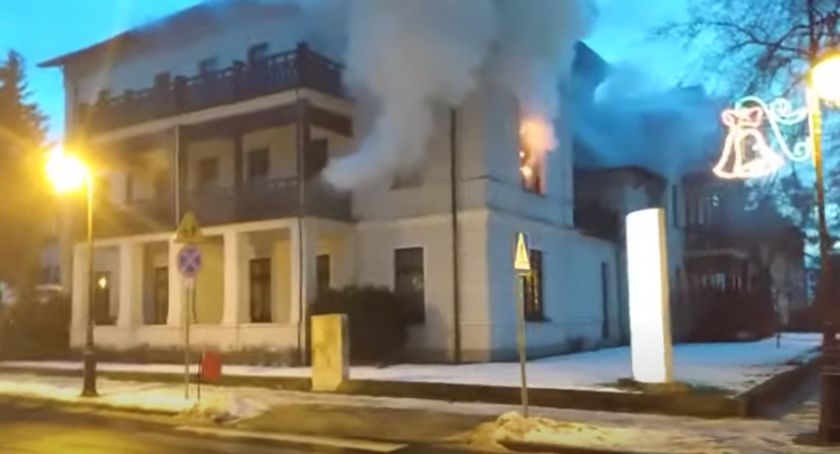 Pożar hotelu uzdrowiskowego w Ciechocinku. Strażacy w akcji [VIDEO]