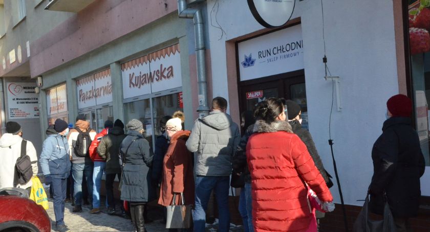 Tłusty czwartek 2021. Zobacz jaka kolejka w cukierni 