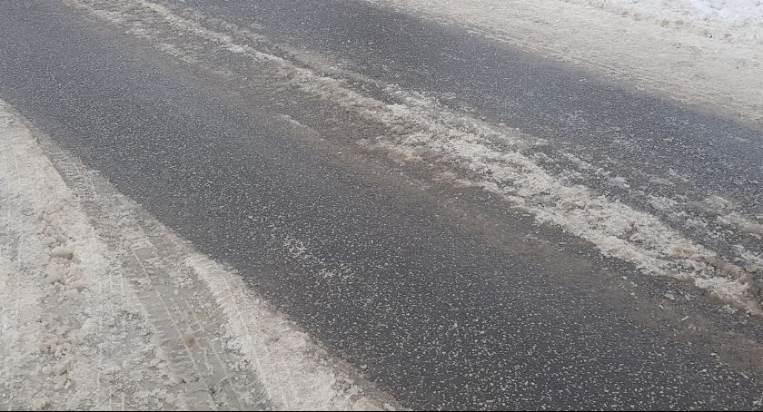 Włocławek i okolice: Szklanka na drogach i chodnikach. Jest ostrzeżenie !!!