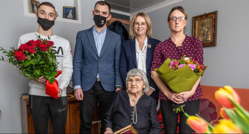 Bronisława Tomczak z Falborka jutro kończy 101 lat. Została uhonorowana medalem [ZDJĘCIA]