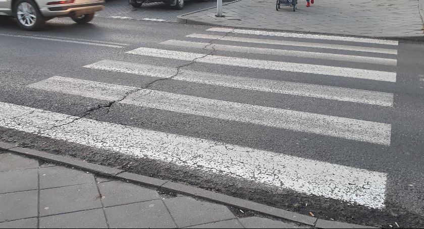 Potrącenie pieszej  we Włocławku na oznakowanym przejściu dla pieszych