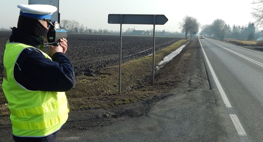 Policja: 25 latek poniósł śmierć na miejscu,16 latek trafił do szpitala, 46-latek  miał 2 promile alkoholu 