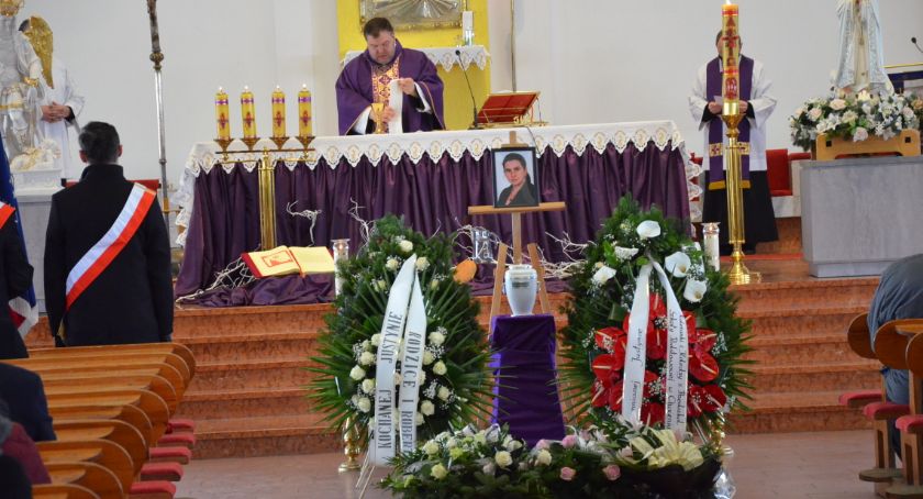 Nauczycielkę z Chocenia pożegnali rodzina i znajomi [ZDJĘCIA]