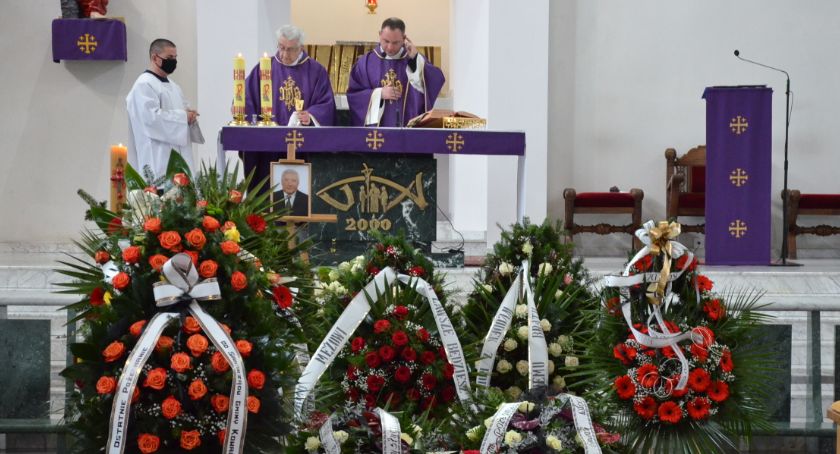 Pogrzeb ŚP Marka Szubskiego. Pożegnali byłego wójta, wspaniałego kolegę, przyjaciela [ZDJĘCIA]