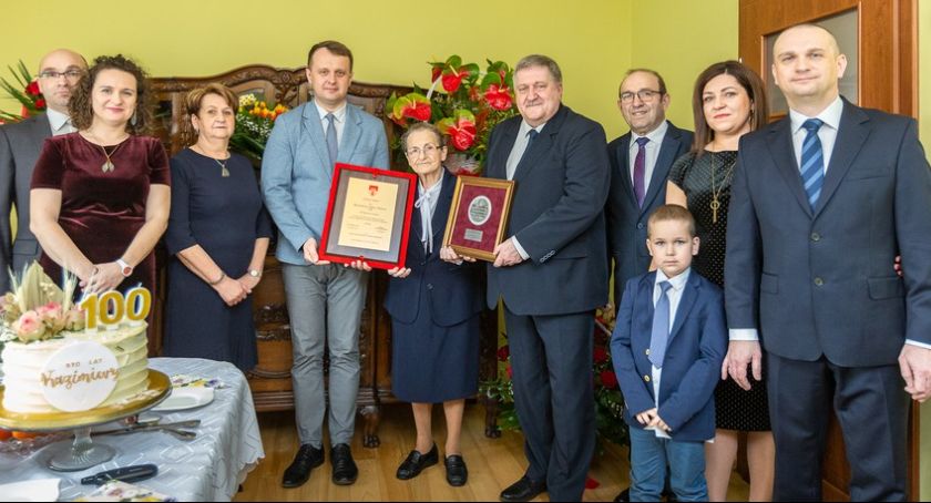 100 urodziny Kazimiery  Raszki z Rzegocina w gminie Lubień Kujawski. Została uhonorowana medalem [ZDJĘCIA]
