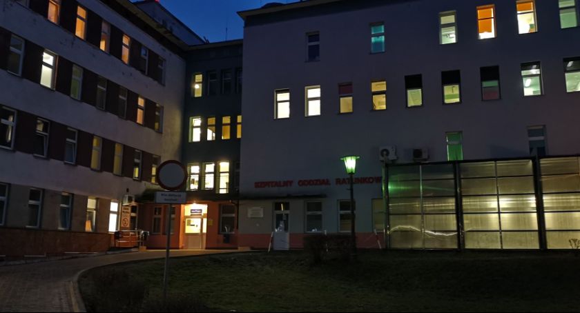 Koronawirus: Oddział covidowy we Włocławku. Wstrzymanie przyjęć na kolejne oddziały