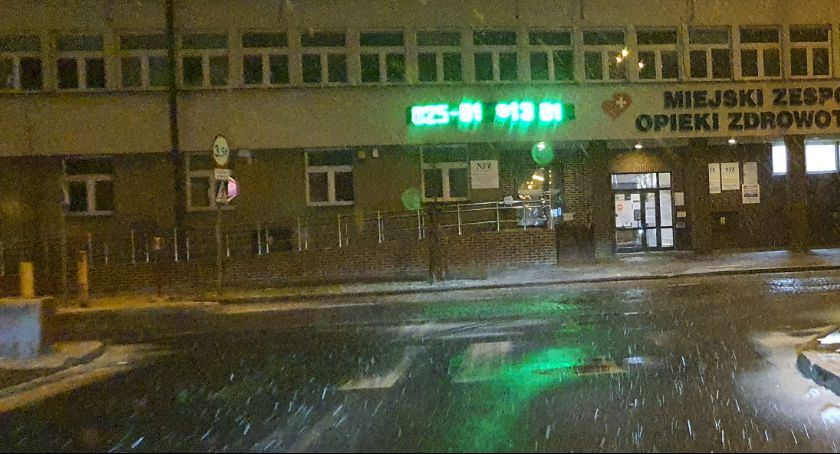 Ślisko na drogach i chodnikach we Włocławku i okolicach. Jest ostrzeżenie