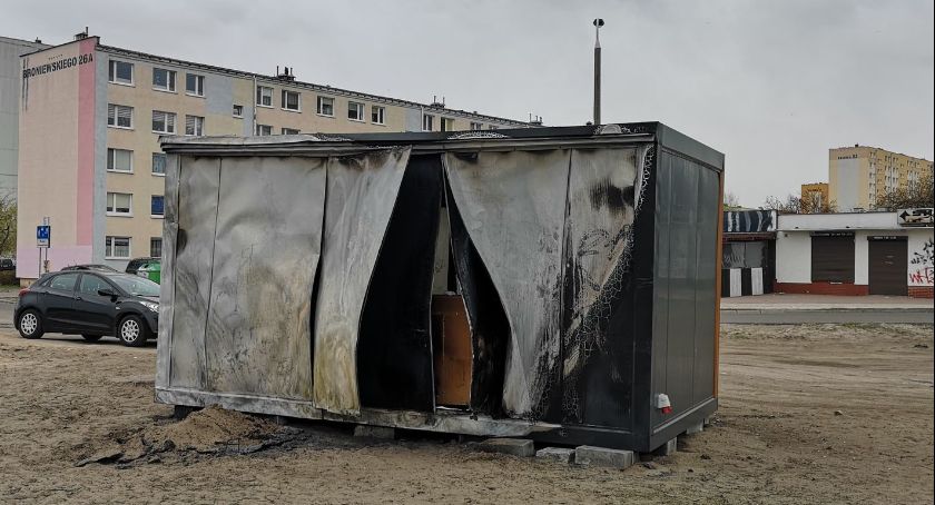 Pożar punktu pobrań testów na koronawirusa we Włocławku. Policja prosi o kontakt świadków 