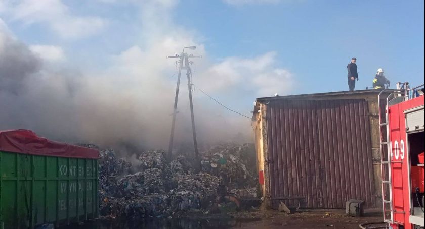 Pożar w Łowiczku składowiska odpadów komunalnych [FOTO, VIDEO]