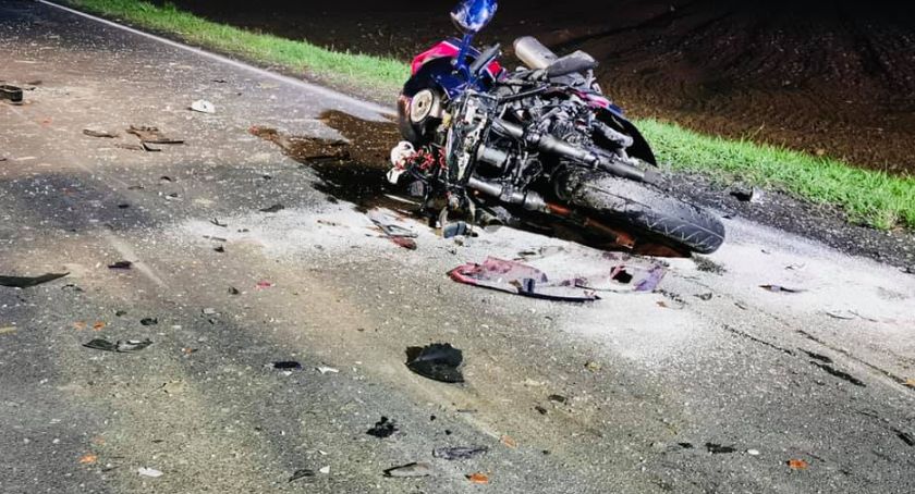 Wypadek w Przywieczerzynku. Zderzenie motocyklisty z ciągnikiem rolniczym