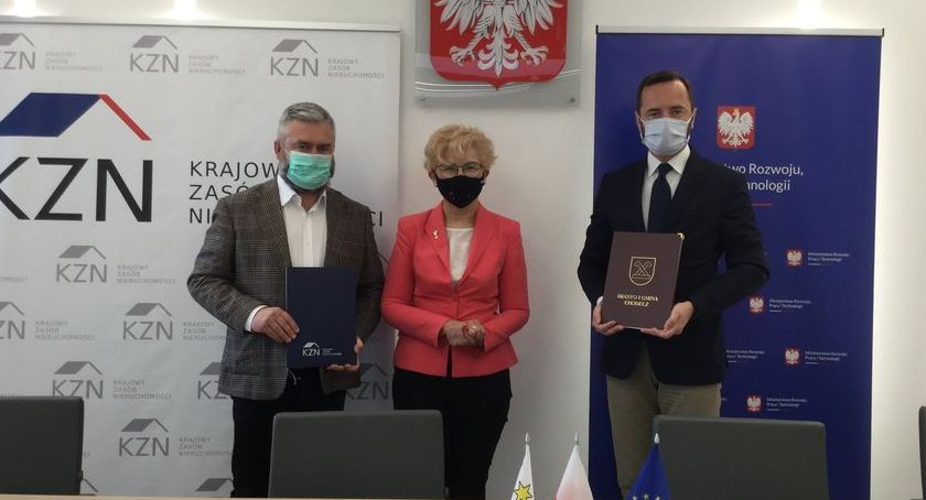 Burmistrz Jarosław Grabczyński podpisał porozumienie z KZM w sprawie budownictwa mieszkaniowego