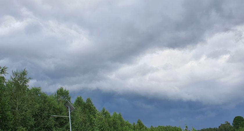 Alert pogodowy! Nadchodzą burze, ulewne deszcze i grad
