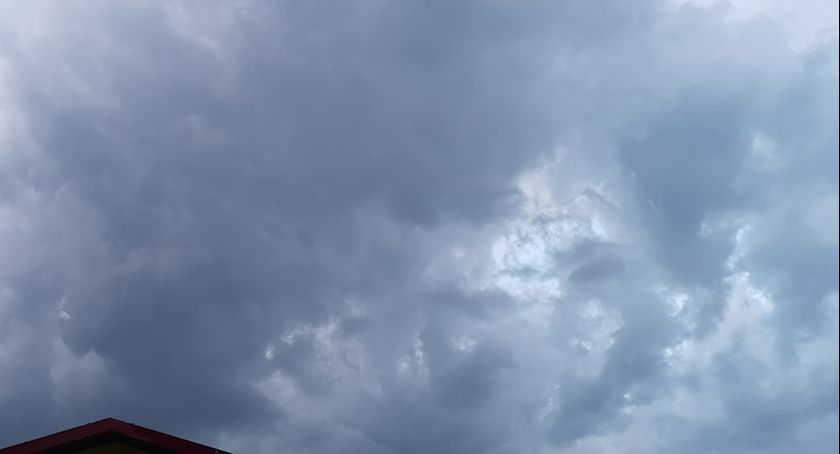Włocławek i okolice: Silny deszcz z burzami. Jest ostrzeżenie !!!