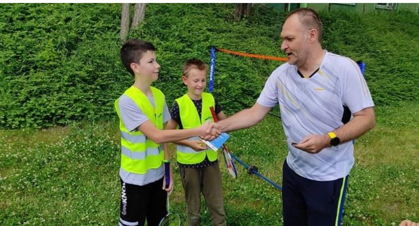 Grali w badmintona w Parku na Słodowie