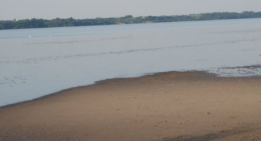 Tragiczna śmierć w powiecie lipnowskim. Ciało mężczyzny wyłowiono ze stawu