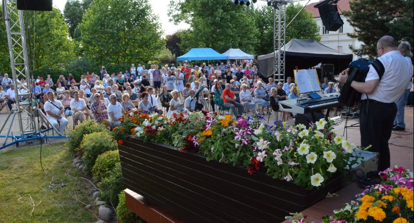 Kowal się szczepi. Piknik z Januszem Laskowskim
