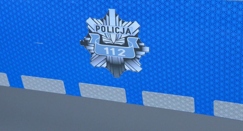 Policjant uratował życie mężczyźnie, który upadł na chodnik i dostał drgawek