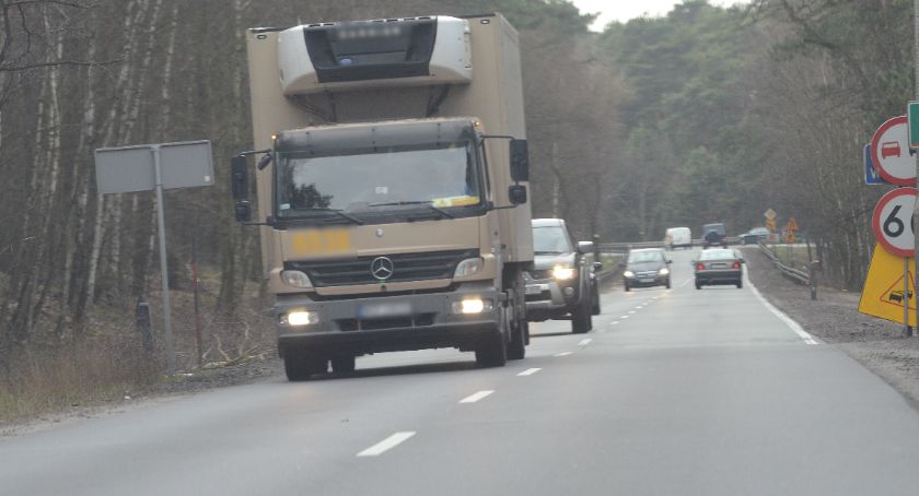 Wypadek na DK 62 Brześć - Włocławek. Z bmw wypadł silnik. 4 osoby w szpitalu