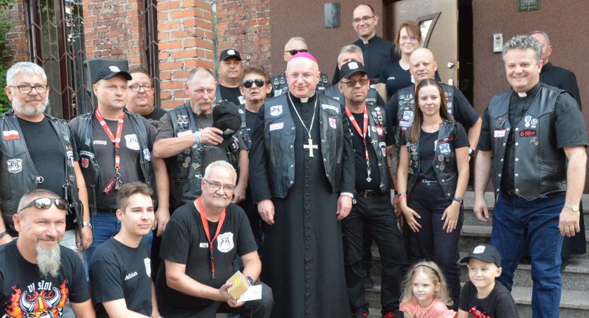 Festyn Rodzinny we Włocławku. Biskup Krzysztof Wętkowski poświęcił pojazdy [ZDJĘCIA]