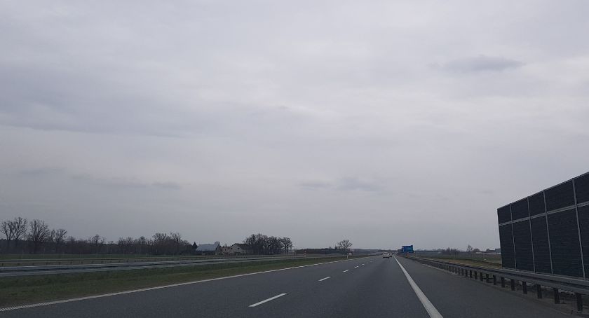 Wypadek ciężarówki na A1 w Gminie Włocławek. Butelki Pepsi wypadły z auta