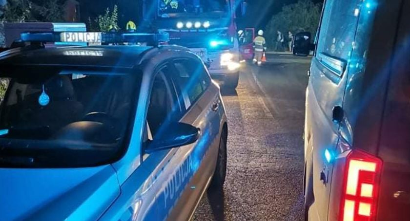 Gmina Choceń: Volkswagen przejechał przez ogrodzenie i uderzył w ścianę budynku