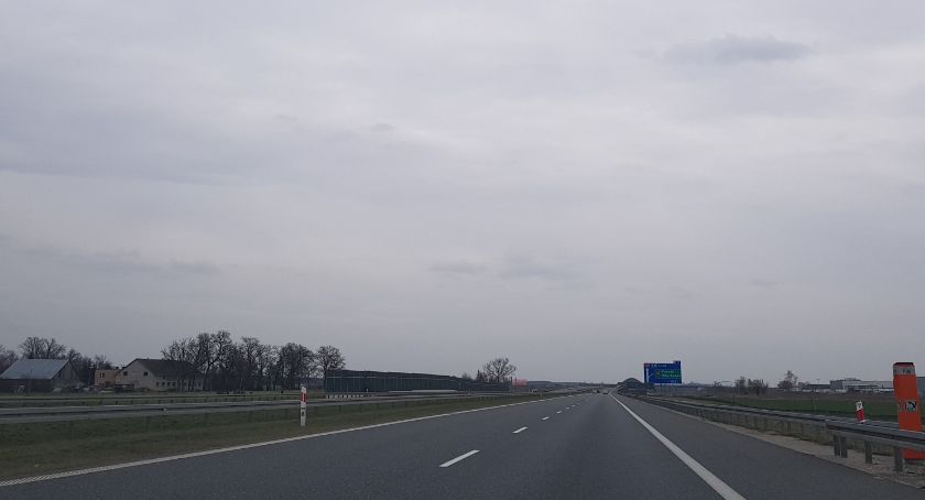 Wypadek na A1 w Gminie Lubanie. 34-latka uderzyła w samochód ciężarowy