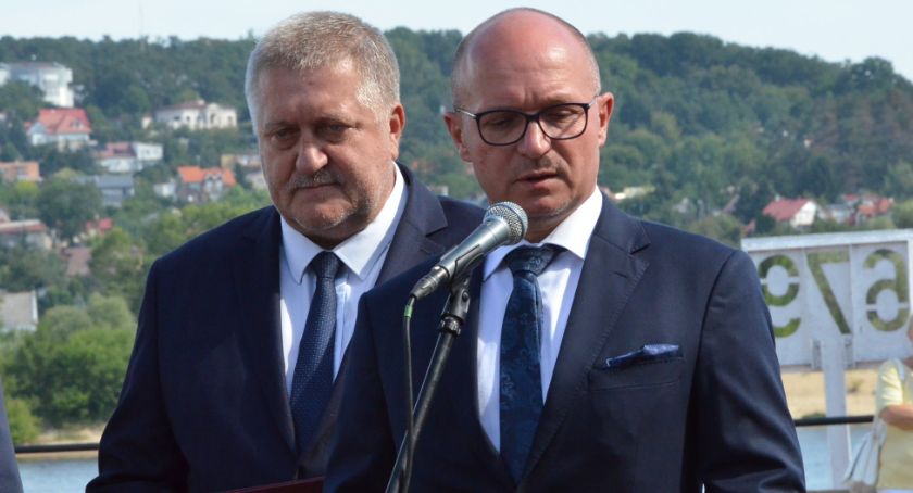 Obchody Święta Wojska Polskiego.  Aleja zasłużonych odsłonięta we Włocławku 