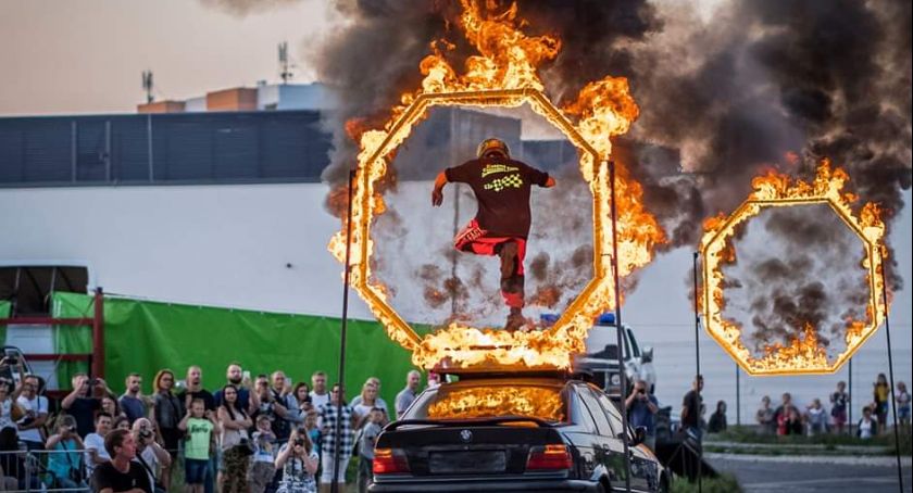 MONSTER TRUCK SHOW we Włocławku. Światowej klasy kaskaderzy i ekstremalne pokazy kaskaderskie już w piątek