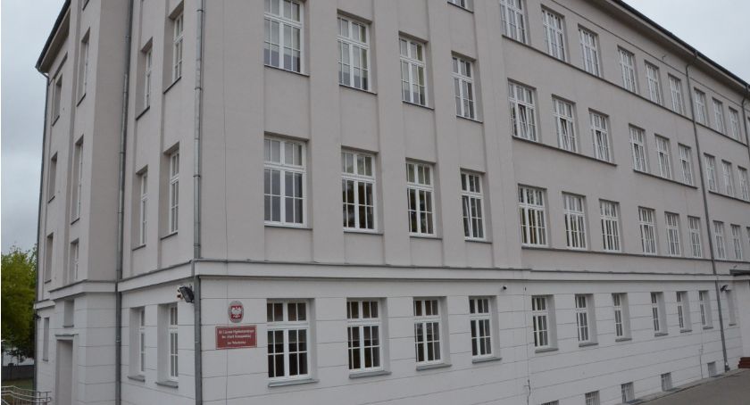 Bombowy początek roku szkolnego we Włocławku. Alarmy w kilku szkołach i na basenie