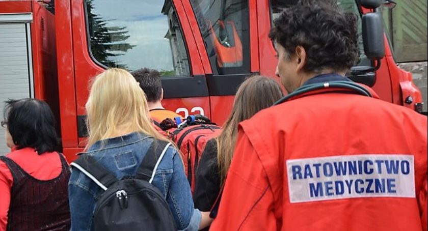 Wypadek w Obałkach. Dwie osoby w szpitalu